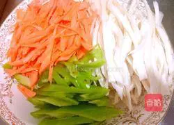 Hand-shreded king oyster mushrooms Practice illustration 2