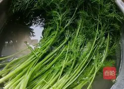 Illustration of how to make pork and fennel dumplings 2