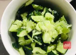  Illustration of how to pat cucumbers 2