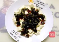 Illustration of how to mix preserved eggs with tofu 3