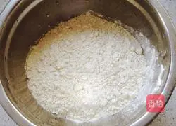 Illustration of how to cut steamed buns with whole wheat knife 1