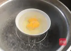 Illustration of how to make steamed poached eggs with moxa leaves 6