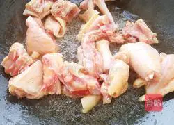 Illustration of how to make curry potato chicken nuggets 9