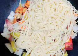 Illustration of how to make squid pasta with basil tube 14