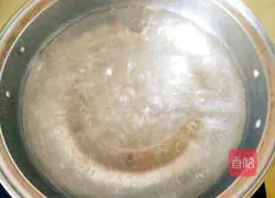 Illustration of how to stew white radish with big bones 2