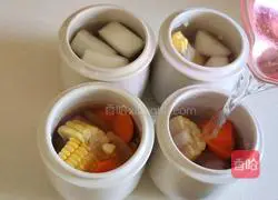 Illustration of how to make pork ribs soup 7