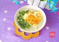 Illustration of how to make the egg and scallion noodles 13