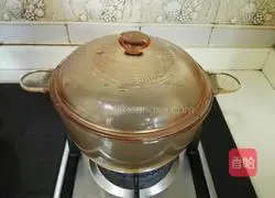 Illustration of how to make tofu and enoki mushroom soup 2