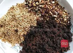 How to make peanut sesame candy triangles Illustration 1