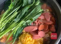 Illustration of tomato and enoki mushroom bean skin soup 3