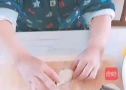 Illustration of how to make dumplings stuffed with shepherd's purse and tofu stuffing 7