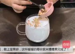 Illustration of how to pop coconut and purple rice with fruit 6