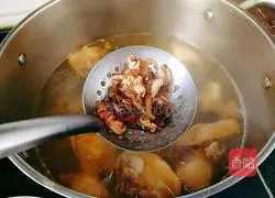 Melon Illustration of how to make mushroom and chicken soup 8