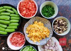 Illustration of how to make spinach noodles with mushroom and egg sauce 2