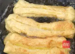 Illustration of how to make fried dough sticks 13