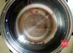 Illustration of how to stew big bones with white radish 6