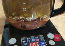 Illustration of how to make red dates and red bean barley soup 9