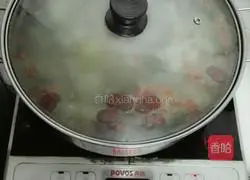 Illustration of how to make kudzu and pork bone soup 8