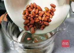 Lotus seed, lily and red bean soup Practice illustration 3