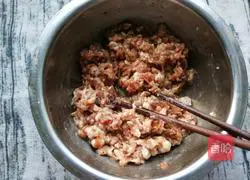 Illustration of how to make Yuanbao dumplings 7