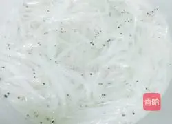 Illustration of how to make whitebait and egg custard 1