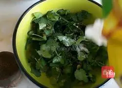 Illustration of how to make coriander and egg soup 4 