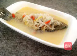 Illustration of how to make radish and crucian carp soup 11