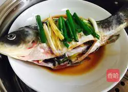 Illustration of how to make steamed crucian carp 5