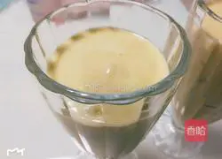 Illustration of how to make avocado and banana yogurt with milkshake 4