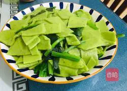 Illustration of how to make garlic spinach noodles 8