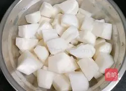 Illustration of how to make pork meatball and radish soup 2