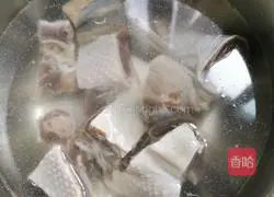 Illustration of how to make wind goose and mandarin fish soup 2