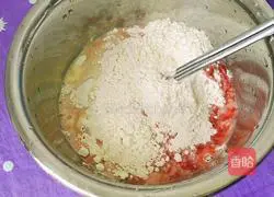 Illustration of how to make flower-shaped watermelon steamed buns 9