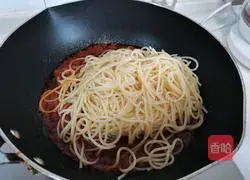 Illustration of how to make tomato meat sauce pasta 5