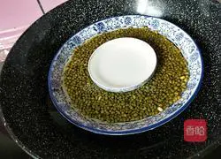 Illustration of homemade mung bean soup 3