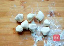 Illustration of how to make leek, egg and shrimp dumplings 6