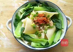 Illustration of how to make Shaanxi fried noodles 9