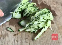 How to make cold cucumber noodles Illustration 3