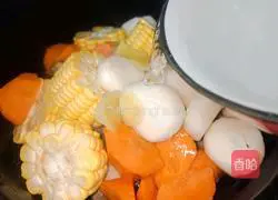 Illustration of how to make pork ribs, corn and water chestnut soup 7