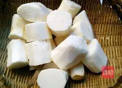 Yam Stewed Chicken Soup Illustration 3