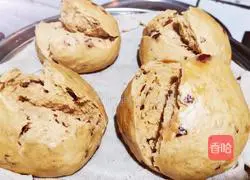 Illustration of how to make flowering red date steamed buns 10