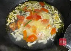 Illustration of how to make tomato, seafood and mushroom soup 9