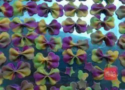 Illustration of how to make butterfly noodles 16