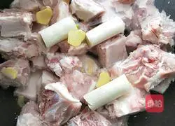 Illustration of how to make braised pork ribs soup 2