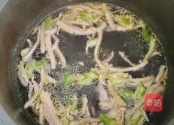 Illustration of how to make wakame shredded pork soup 2