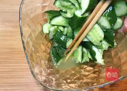 Illustration of how to shoot cucumbers 6