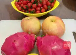 Illustration of how to make apple pitaya enzyme 1