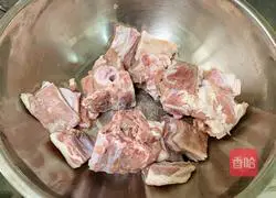 Illustration of how to make mutton steamed bun bento in the office 1