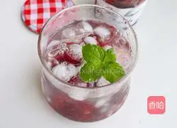 Illustration of how to make double berry popping ice drink 7