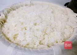 Illustration of how to make homemade fermented rice wine 5